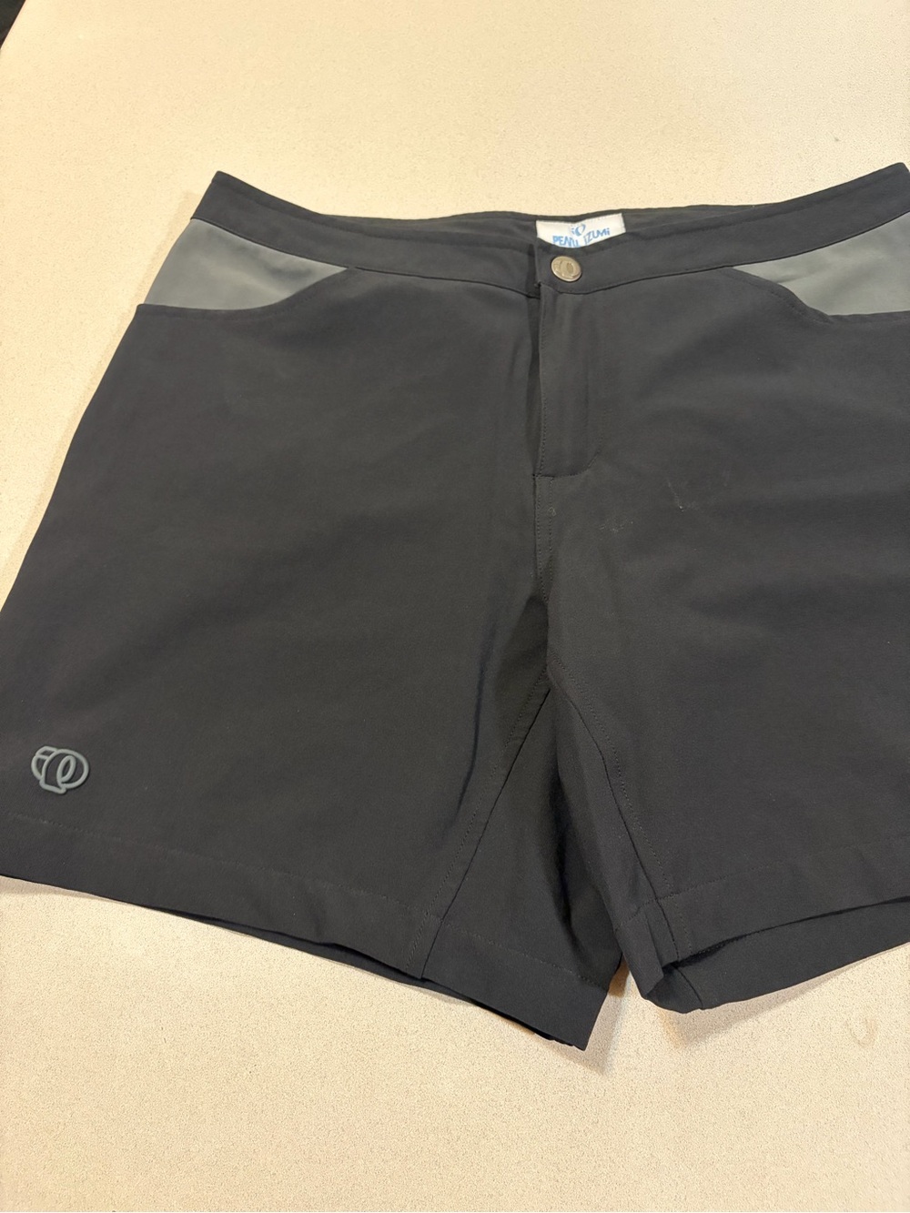 Pearl Izumi Men's Black Athletic Shorts with Gray Accents